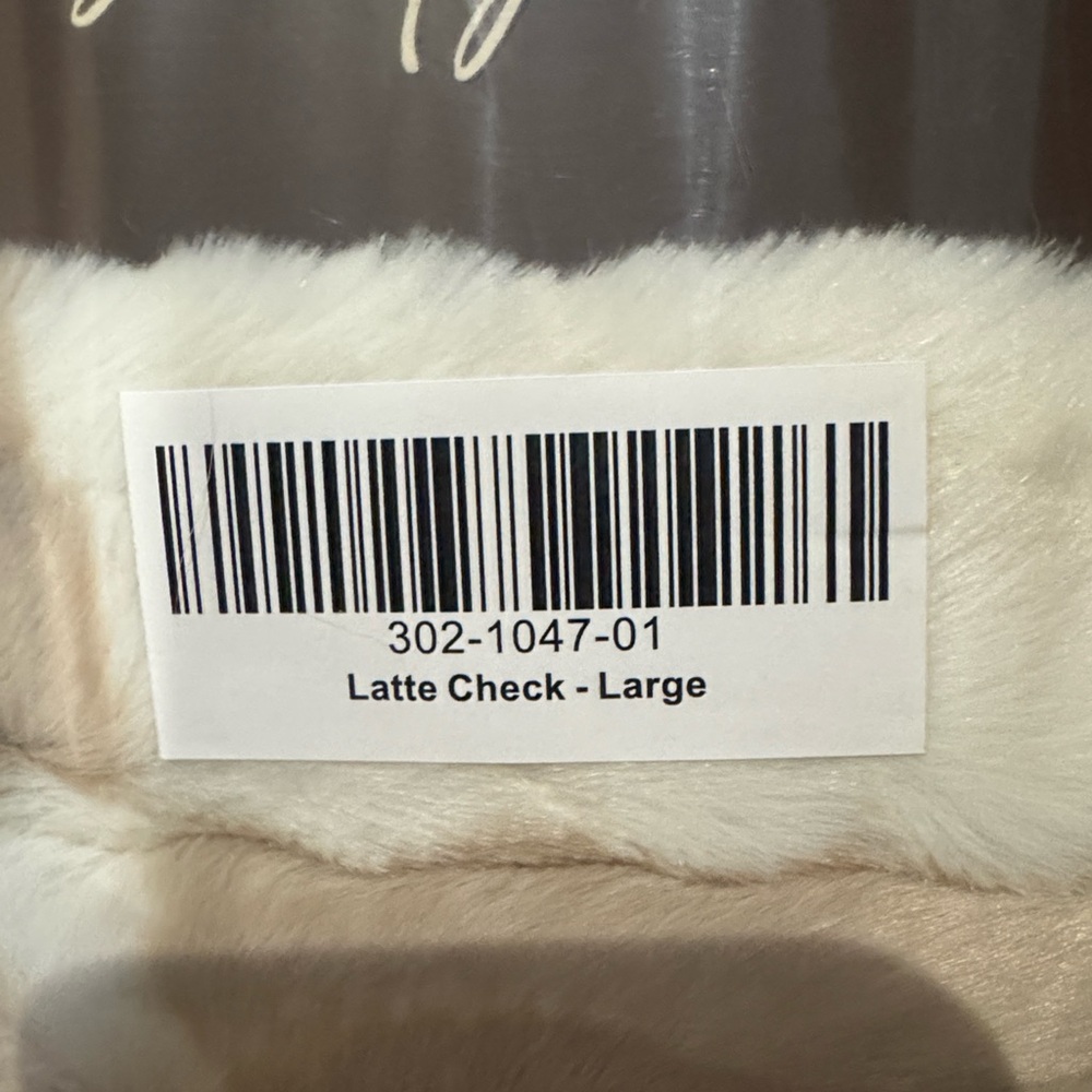 Lola Blankets Faux Fur Blanket/Latte Check/Size L/NEW! NIB! SEALED! Beautiful!!! - Picture 8 of 16